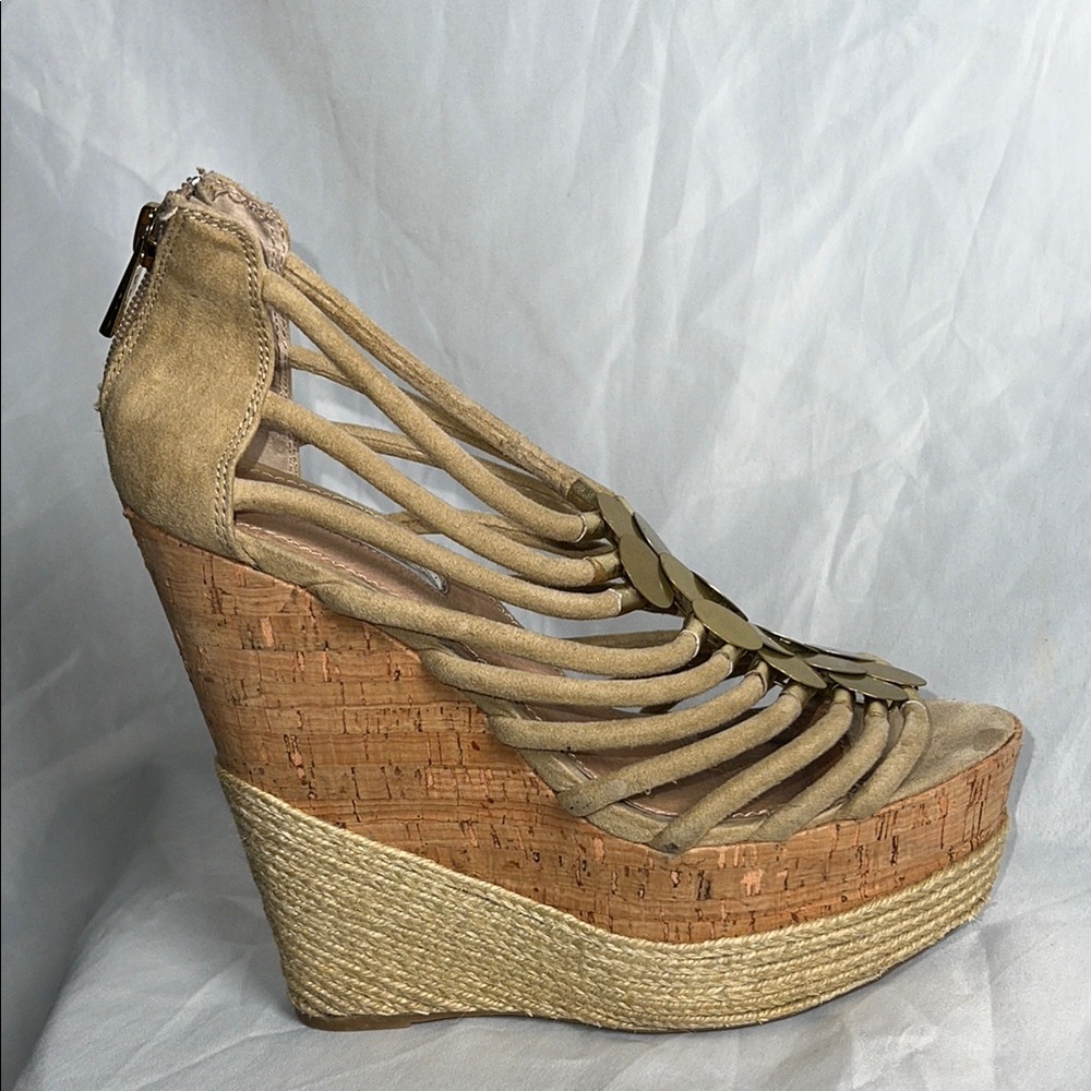 H by Halston Wedge Tan & Gold Accent Sandals - Size 8